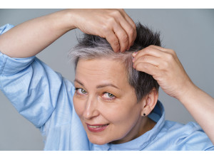 डॉ. रेककेवेग R89 हेयर केयर ड्रॉप: बालों के झड़ने से निजात पाने का होम्योपैथिक उपाय